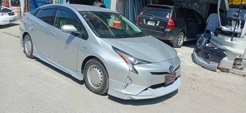 2018 Prius Hybrid ke body kits Hai fibre me quality 1 number hai