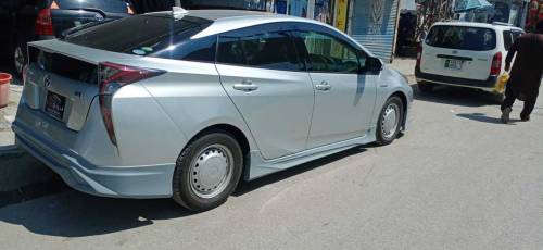2018 Prius Hybrid ke body kits Hai fibre me quality 1 number hai