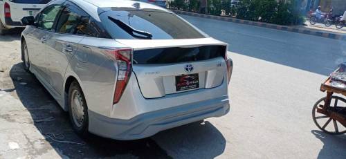 2018 Prius Hybrid ke body kits Hai fibre me quality 1 number hai