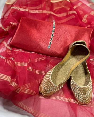 •  Fabric: Multani Linen Jacquard Lining•  Shirt: Lining•  Trouser: Pl