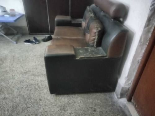 3 sofa sat brown black colour