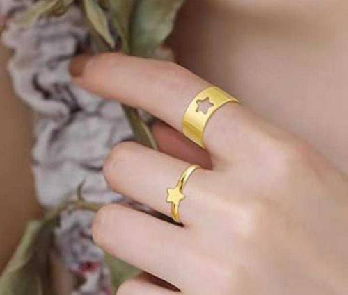 •  No. Of Pieces: 2 Pcs•  Plating: Gold Plating•  Base Metal: Alloy•  