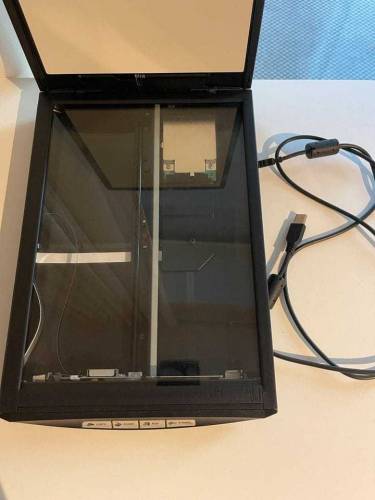 CanoScan LiDE 100 Scanner.