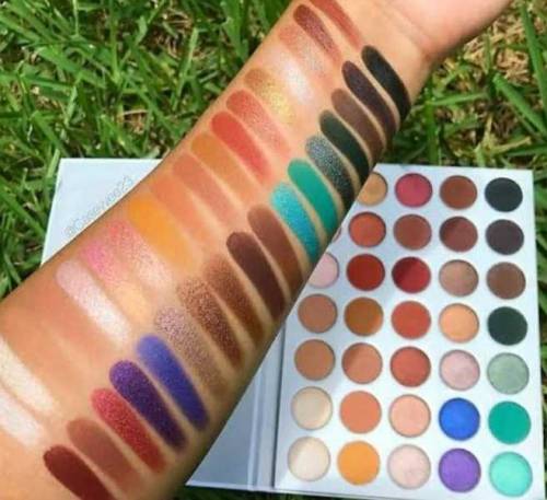 35 colours makeup palette 