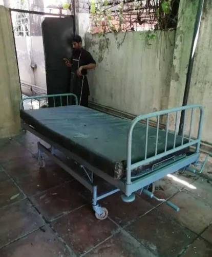 medical reclining single bed in metal