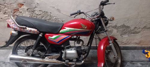 Bike new Leni hai meny is Liye sell kar rha hu me
