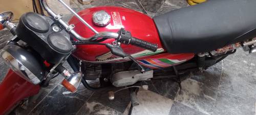 Bike new Leni hai meny is Liye sell kar rha hu me
