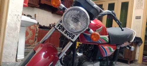 Bike new Leni hai meny is Liye sell kar rha hu me
