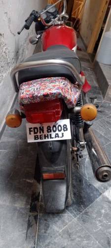 Bike new Leni hai meny is Liye sell kar rha hu me