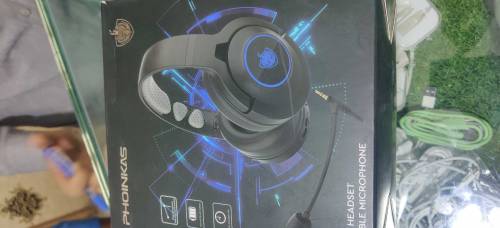 PHIONIKAS WIRELESS GAMING HEADPHONES WITH EXTRA PLUG ABLE MIC