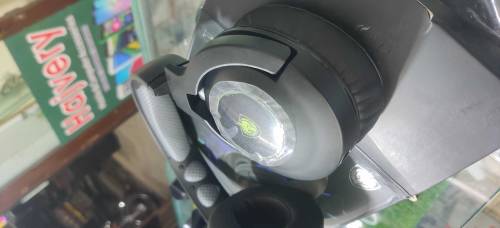 PHIONIKAS WIRELESS GAMING HEADPHONES WITH EXTRA PLUG ABLE MIC