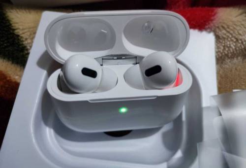 Air pro Tws Earbuds with charger cable white colour