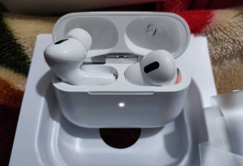 Air pro Tws Earbuds with charger cable white colour