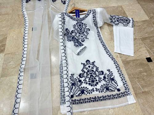 women 3piecs embroidery suit