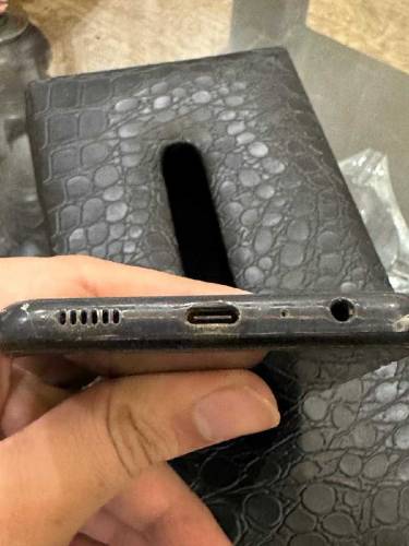 samsung mobile phone 10/10 condition no open no repair with charger an