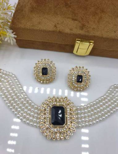 Beaded pearls choker set