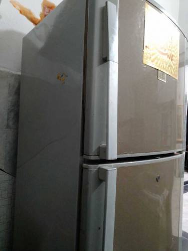 I am selling in the refrigerator it was very good condition 10 by 10