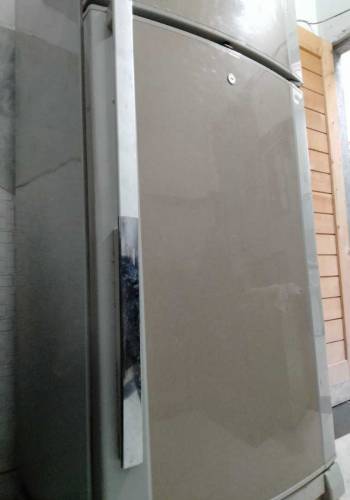 I am selling in the refrigerator it was very good condition 10 by 10
