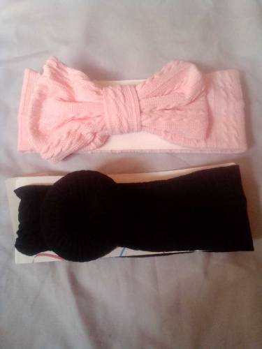 gift sets of mix hair accessories are available in different colors 