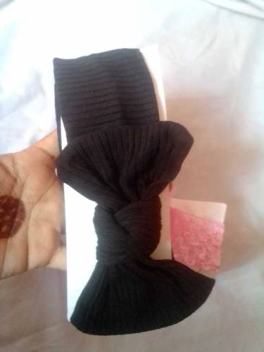 gift sets of mix hair accessories are available in different colors 