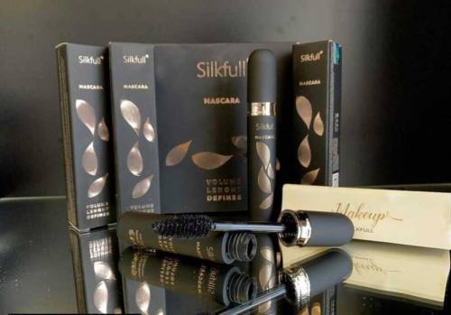 Smudge Proof Valumizing Eye Lashes Maskara