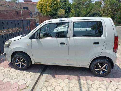 suzuki wagon R 1000 cc clour wite
