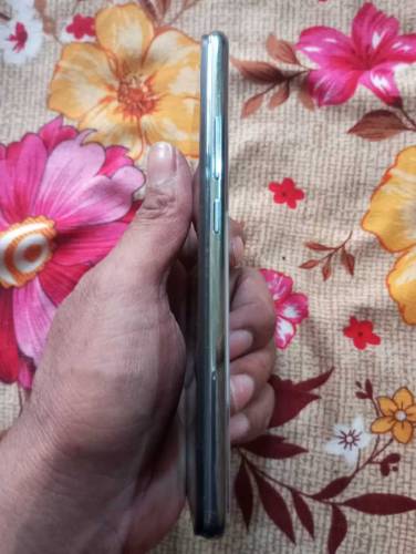 vivo y17 8gb 256gb condition 10 by 9 not opan not repair