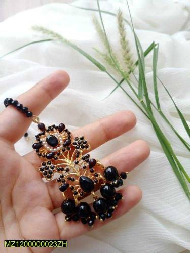 Black choker set