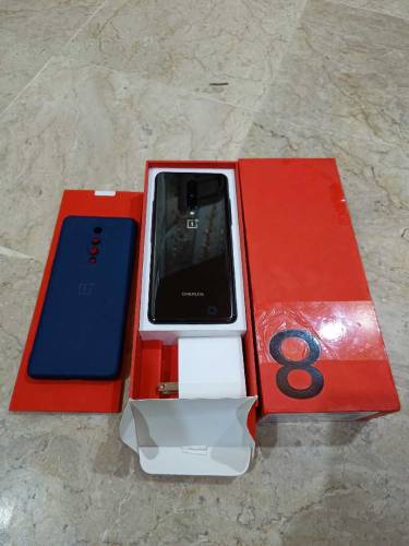 One plus 8 10/10 water pack 8/128 with original box and charger