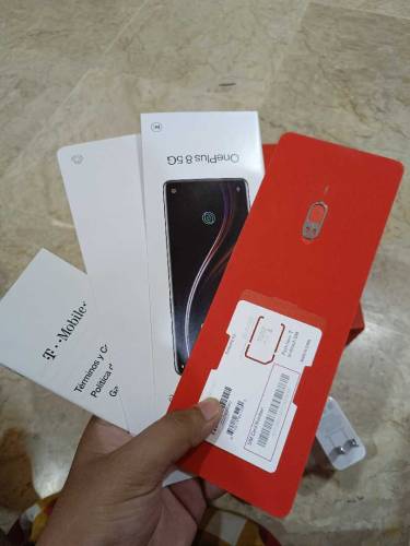 One plus 8 10/10 water pack 8/128 with original box and charger