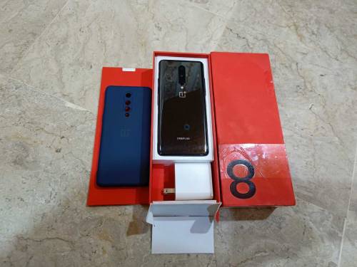 One plus 8 10/10 water pack 8/128 with original box and charger