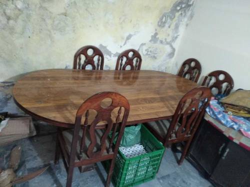 8 chairs & dinning table
