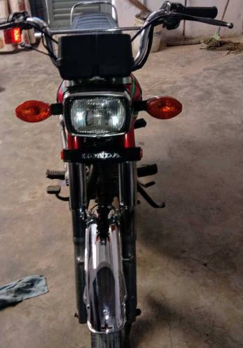 CG Honda 125 2014 model Karachi numner 10 by 10 condition sealed engin
