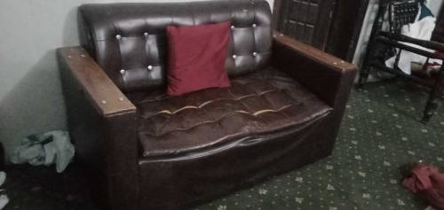 Brown color second hand recsin sofa 