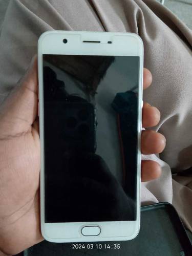 Oppo A57  , available  in for sale in good condition of no fault.