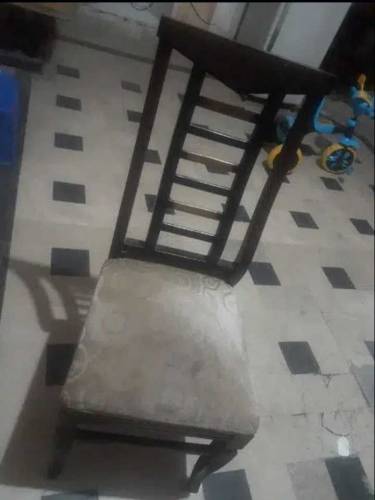 chinioti dining table urgent sale.. with 6 chires good condition