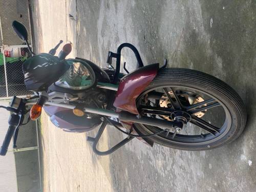 Sellling my Suzuki GSX-125 with all genuine accessories 
