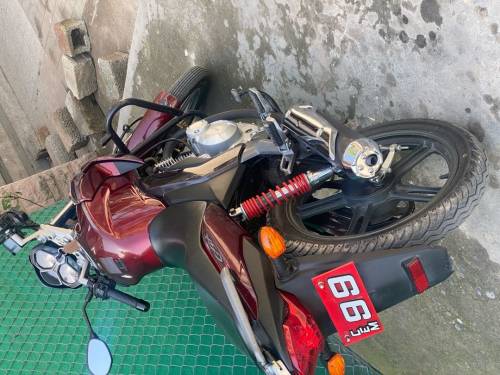 Sellling my Suzuki GSX-125 with all genuine accessories 