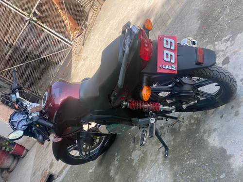Sellling my Suzuki GSX-125 with all genuine accessories 