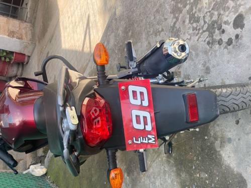 Sellling my Suzuki GSX-125 with all genuine accessories 