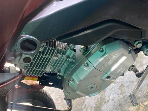Sellling my Suzuki GSX-125 with all genuine accessories 