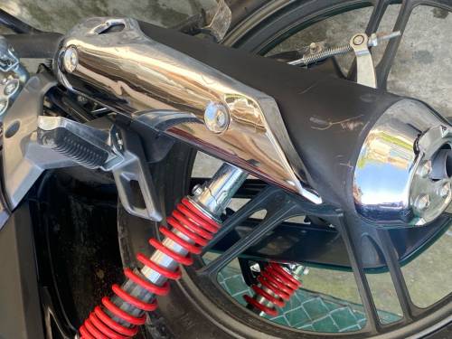 Sellling my Suzuki GSX-125 with all genuine accessories 
