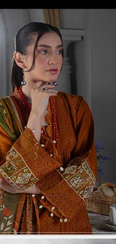 3 pc unsti0tched laun suit print duppata Chicken kari boring bareeze