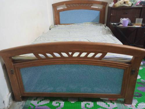 2 single beds of solid wood