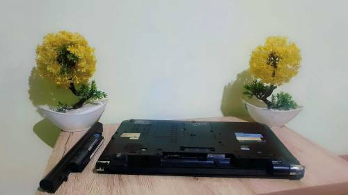 TOSHIBA LAPTOP