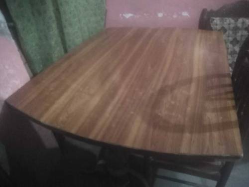 dyning table with 4 chairs 