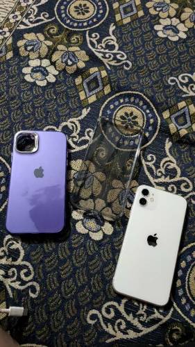 I phone 11 128 gb dual sim non pta Sim working 6 month