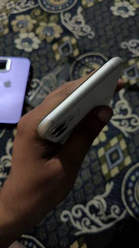 I phone 11 128 gb dual sim non pta Sim working 6 month