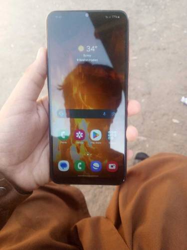 sumsung galaxy a04  box available and organic charge and air burds 