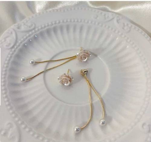 Elegant Pearl Flower Earrings 